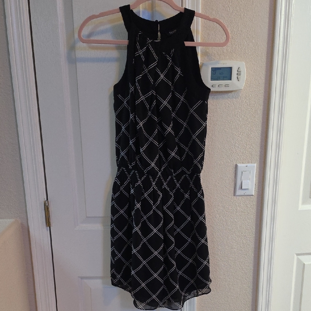 WHBM Black and White Sleeveless Halter Dress 00